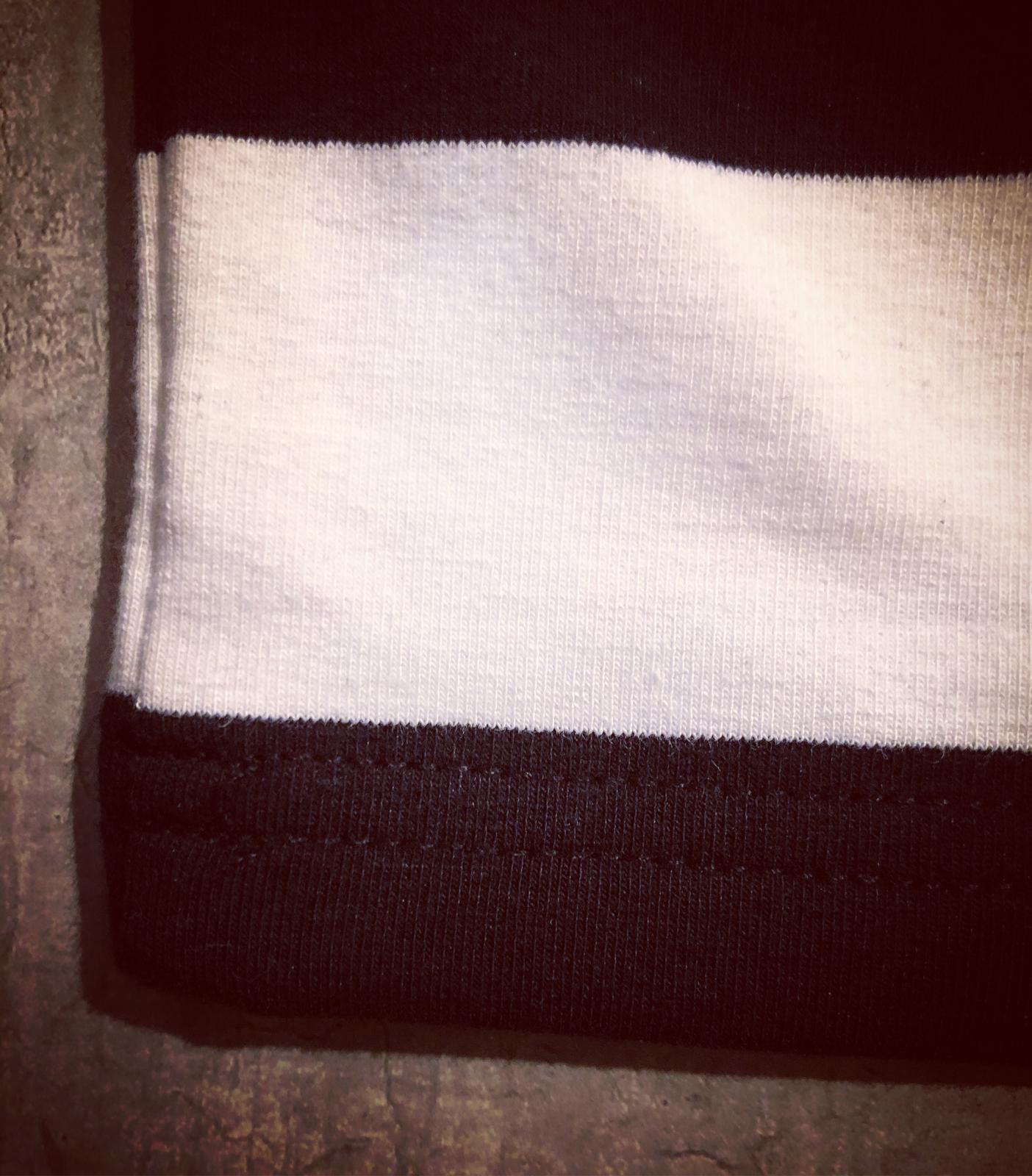Detail Sweaterstoff 260g schwarz weiß Streifen