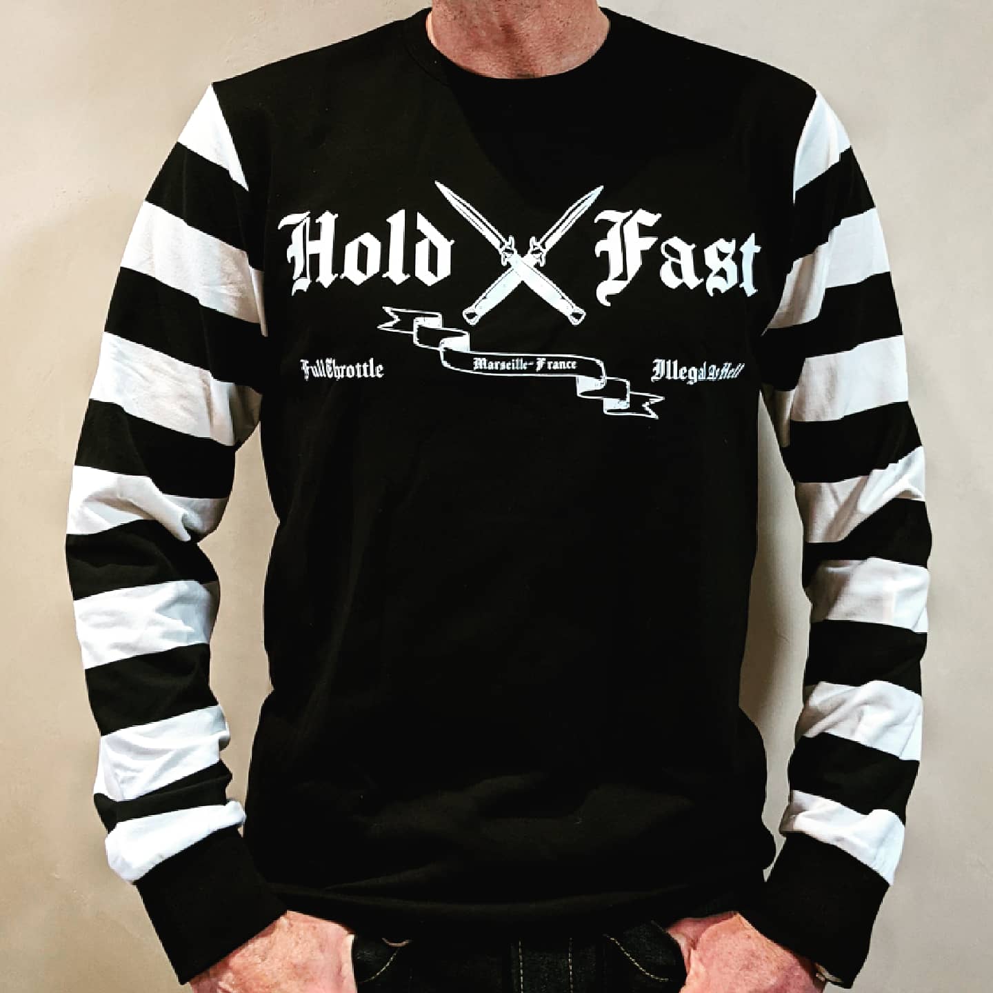 Vintage Racer Pullover Hold Fast Illegal As Hell schwarz weiß