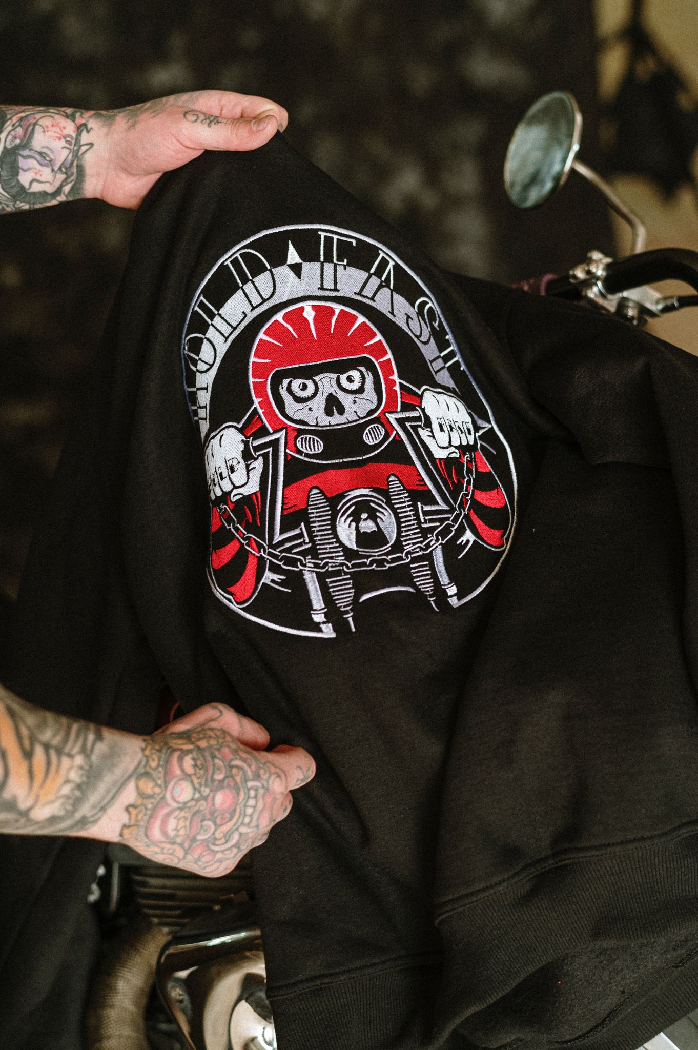 Hoodie Logo Hold Fast gestickt schwarz