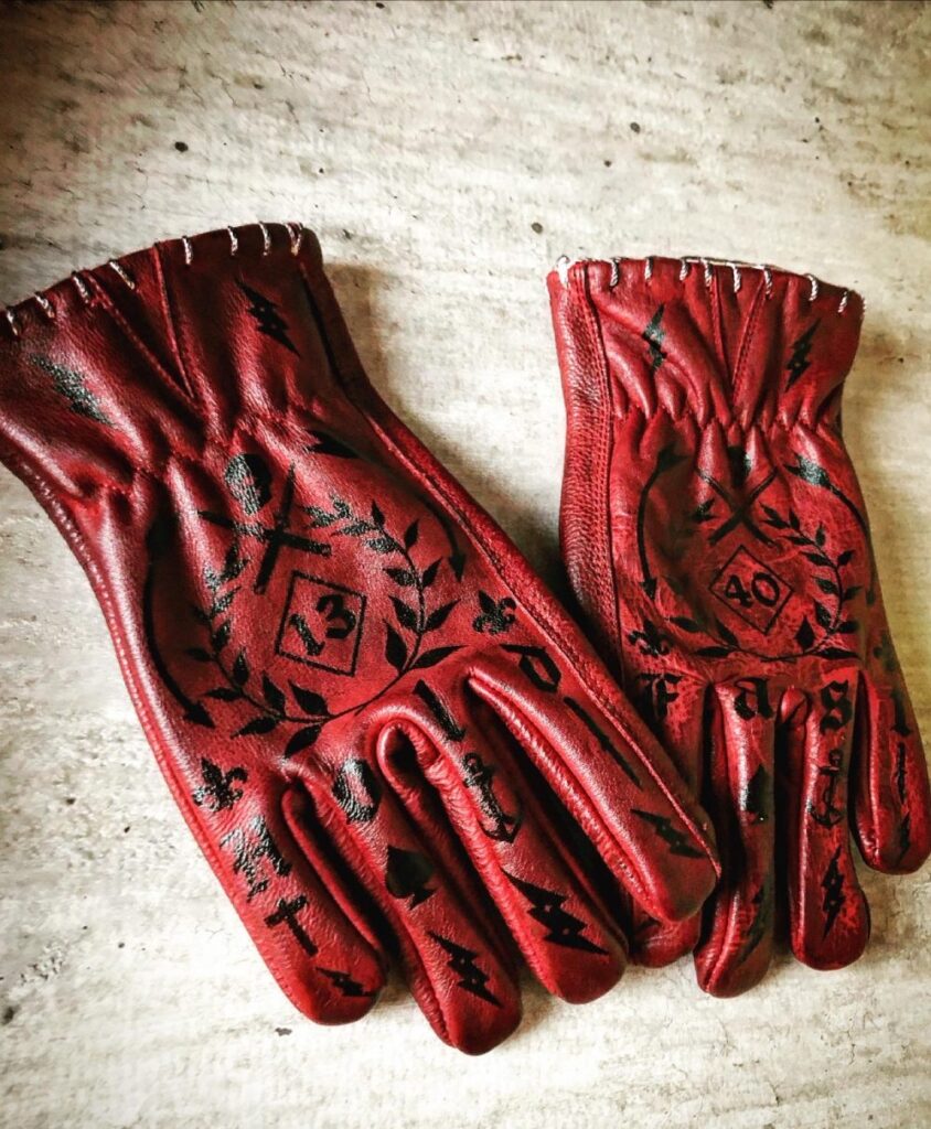 Lederhandschuhe rot 1340 Tattoo patiniert Holdfast Vintage
