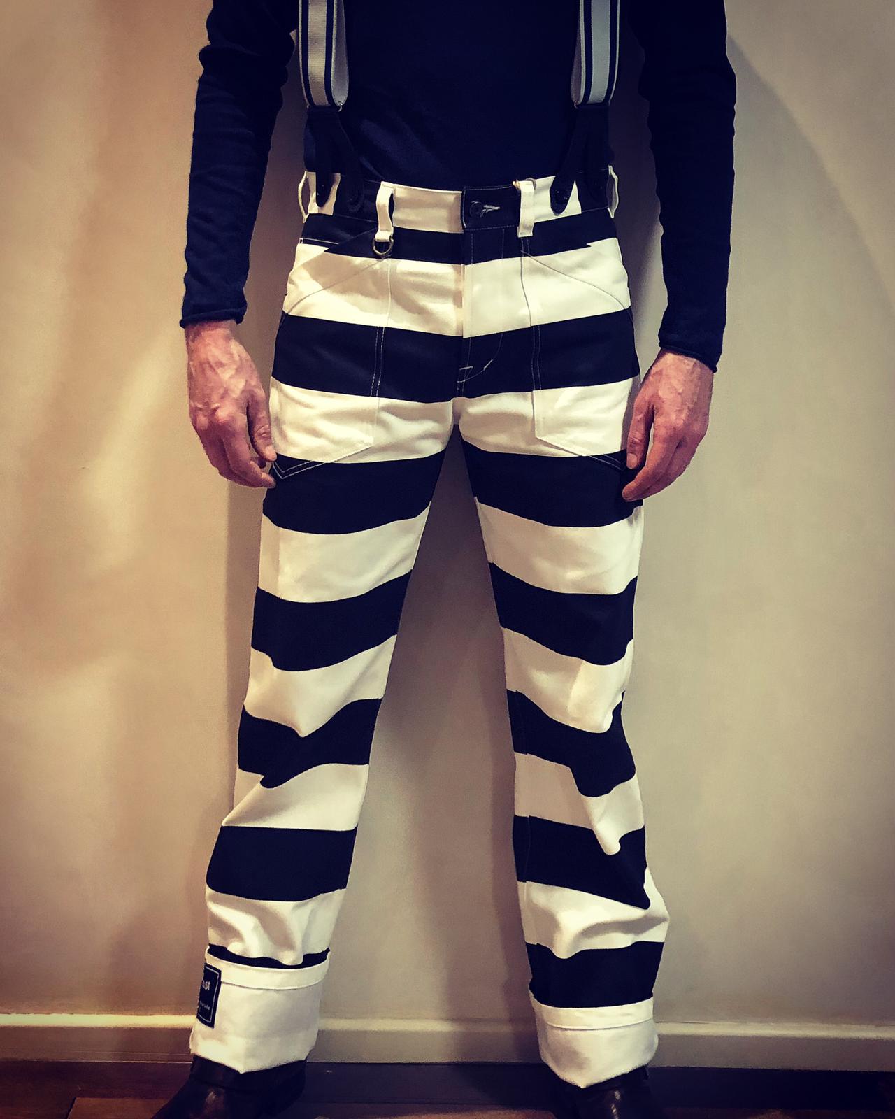 Vorderansicht des Sets Straeflingshose 16oz und Hosentraeger 1937
