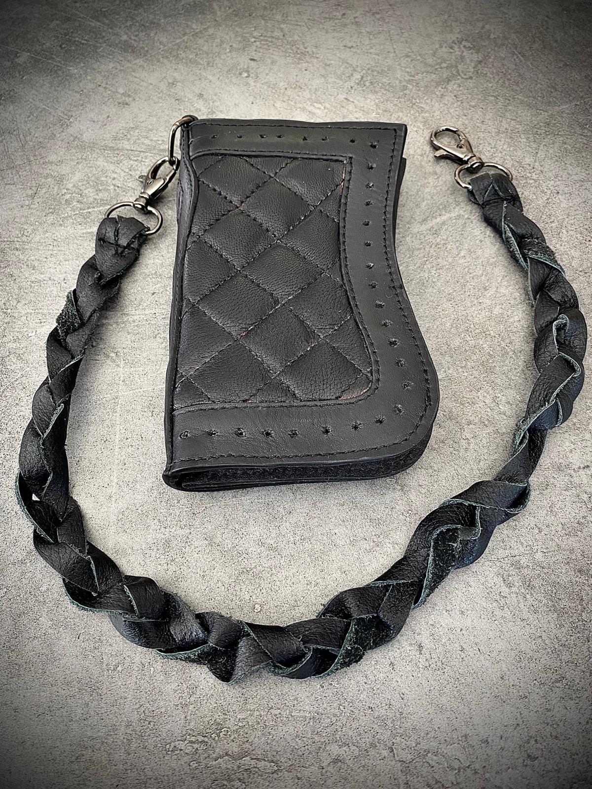 Gesteppte Leder-Geldbörse mit Kette in Schwarz, Black Sabbath von Hold Fast, mit 50 cm Flechtband